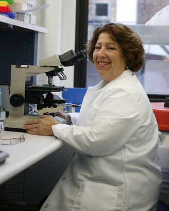 NYBC scientist Rona Singer Weinberg, PhD, in laboratory.
