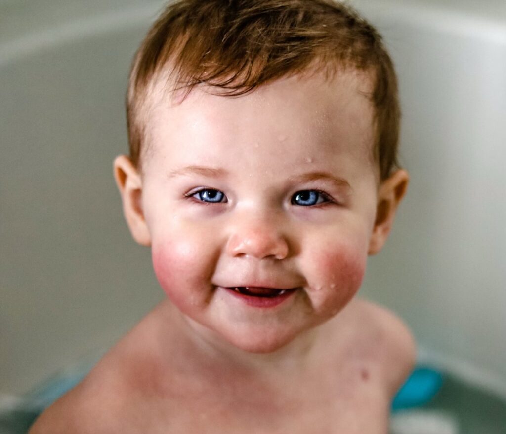 Baby Aspen in the tub.